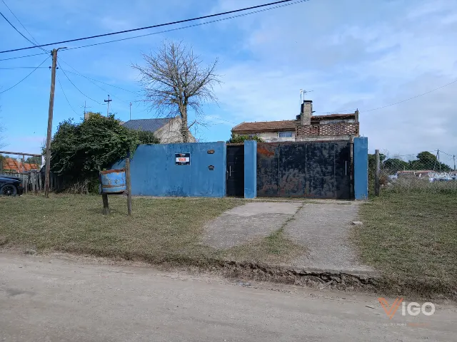 Casa de 5 ambientes a reciclar sobre 2 lotes en San Patricio en San Patricio, Mar del Plata