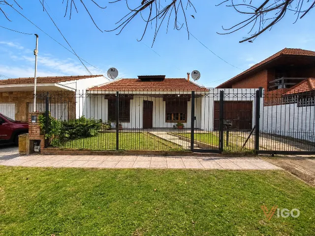 Chalet de 4 ambientes con excelente ubicación en Colinas de Peralta Ramos en Colinas de Peralta Ramos, Mar del Plata